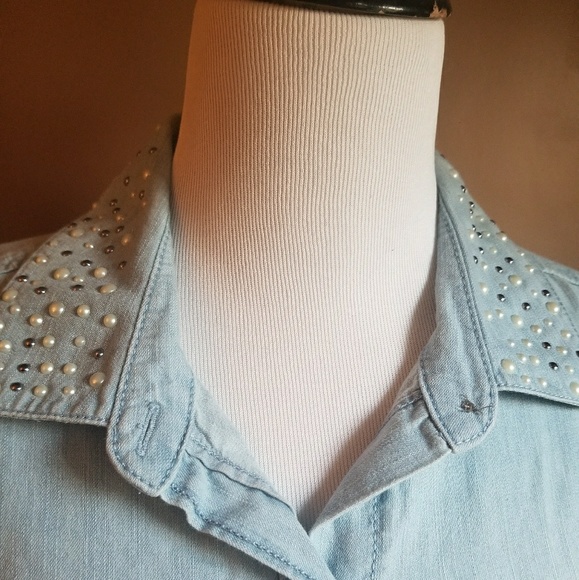 Women's denim button up blouse - Picture 2 of 2
